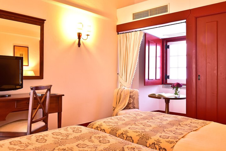 Room 6 of 32