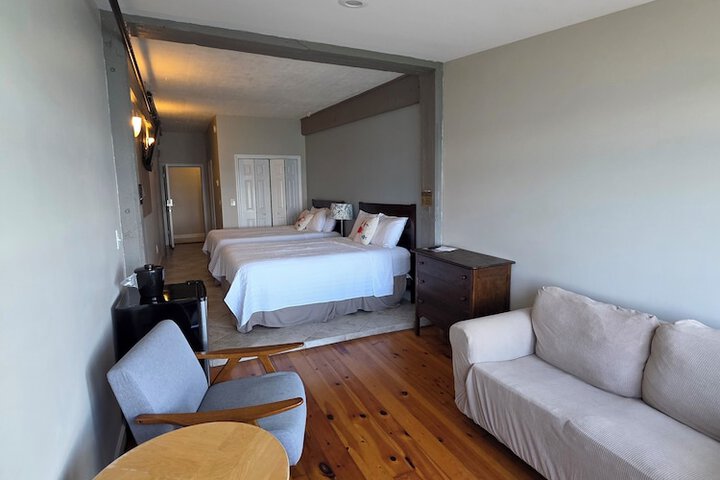 Room 28 of 110