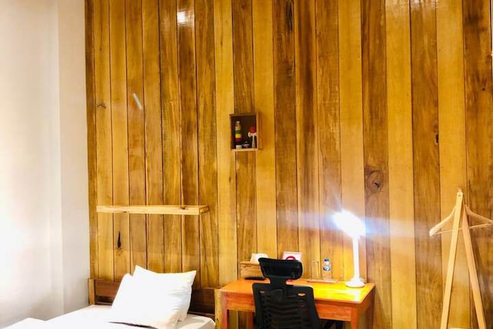 Room 10 of 33