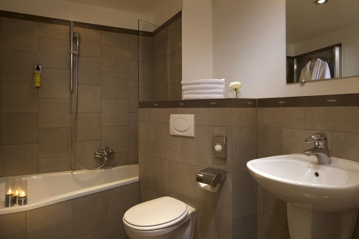 Room 15 of 32