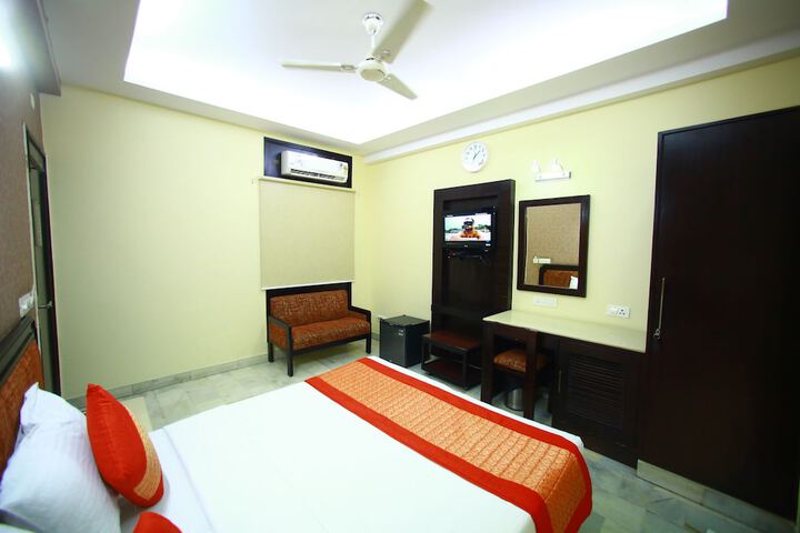 Room 9 of 68
