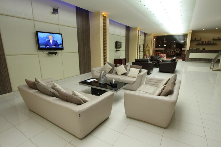 Entrance & Lobby
