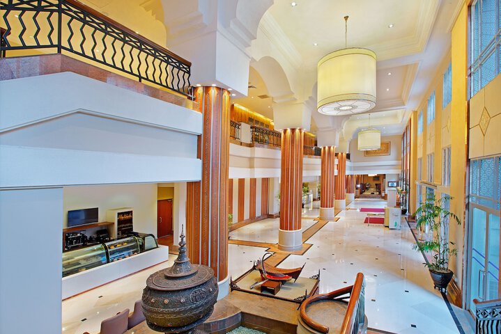 Entrance & Lobby