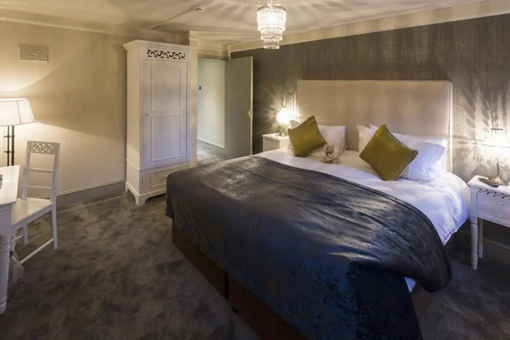 Room 2 of 46