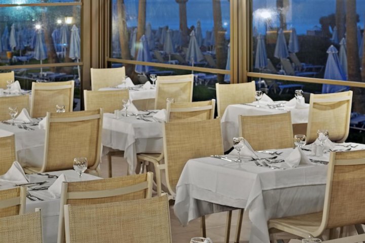 Dining 136 of 190