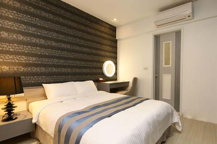Room 4 of 30