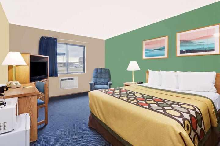 2 Double Beds (3 of 4)