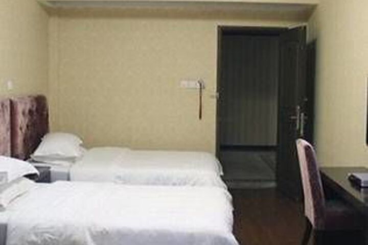 Room 8 of 19