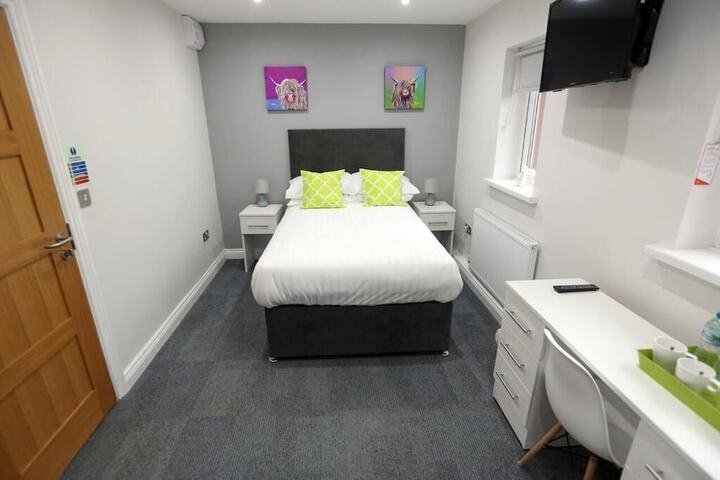 Room 9 of 37