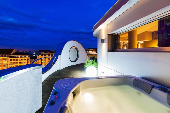 Pools & Facilities