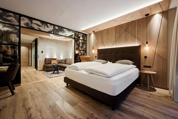 Room 13 of 90