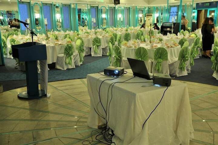 Ballroom/Hall 44 of 52