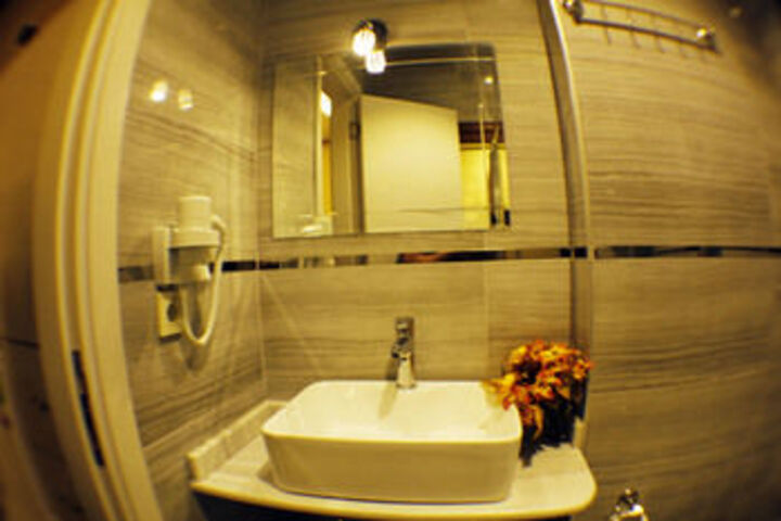 Room 3 of 53