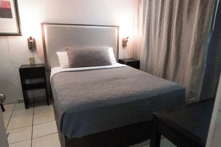 Room 9 of 15
