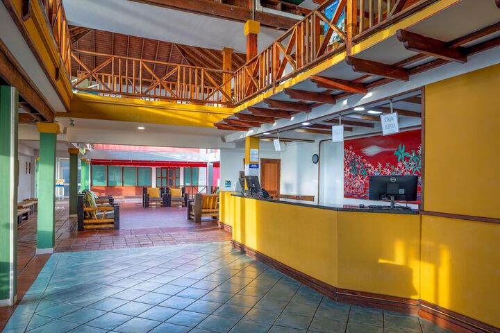 Entrance & Lobby