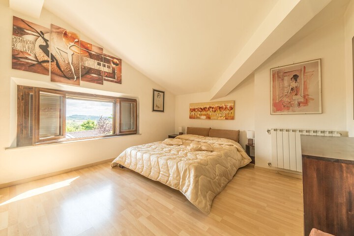 Room 9 of 53