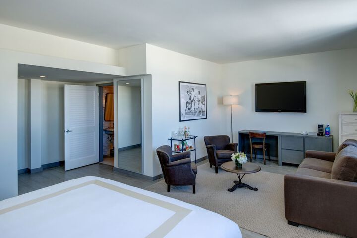 Standard King Room (17 of 19)