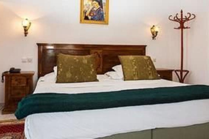 Room 4 of 46