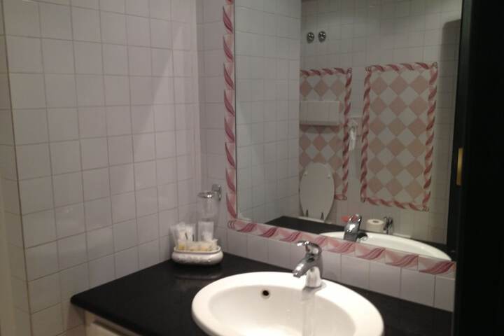 Room 8 of 10