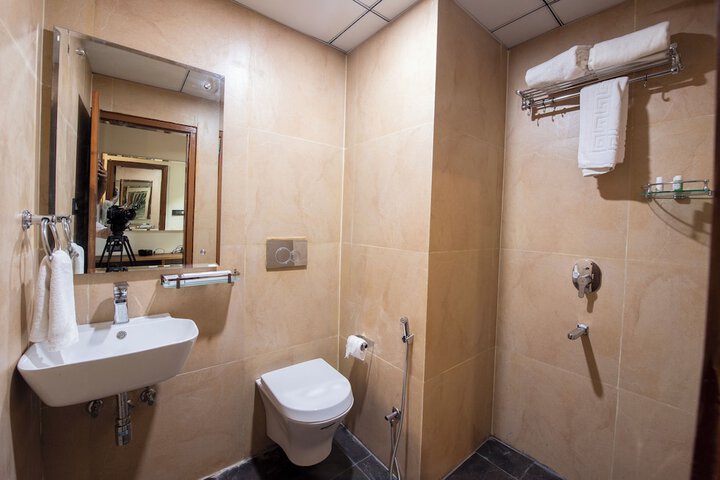 Room 4 of 6