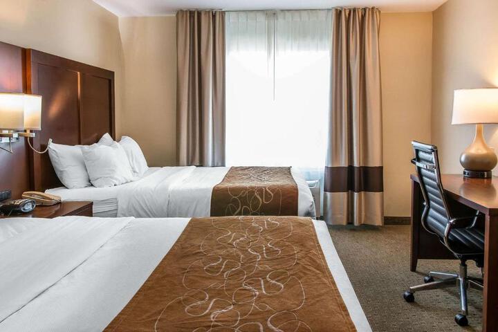 1 King Bed Suite Accessible (18 of 20)