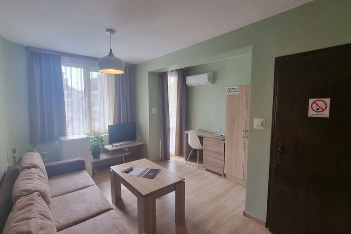 Room 9 of 93