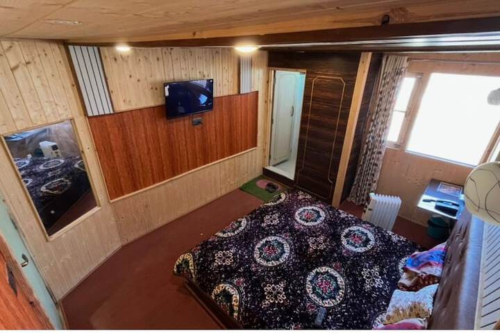 Room 8 of 15