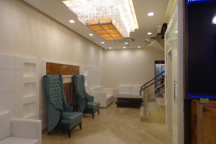 Entrance & Lobby