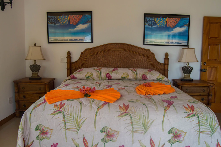 Room 4 of 8