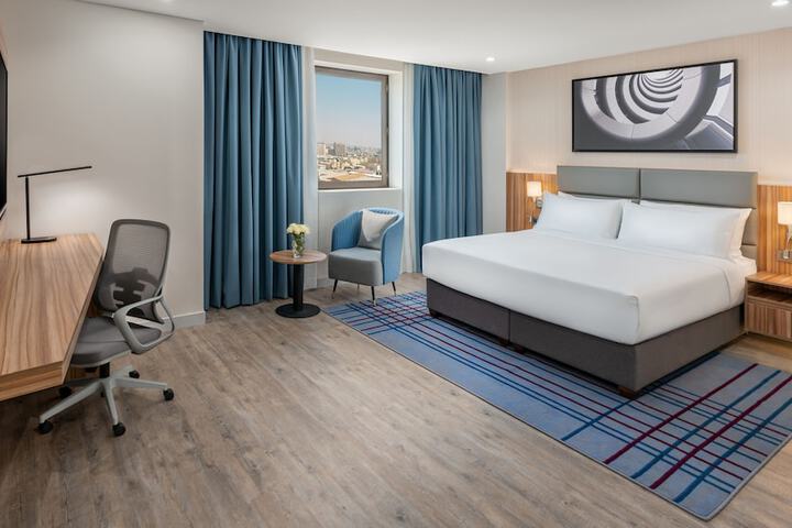 Room 52 of 119
