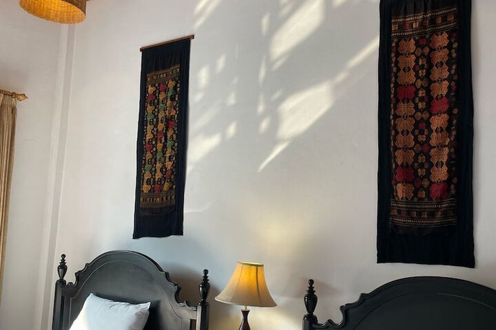 Room 33 of 277