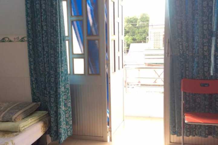 Room 6 of 20