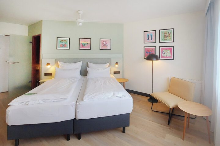 Room 3 of 145