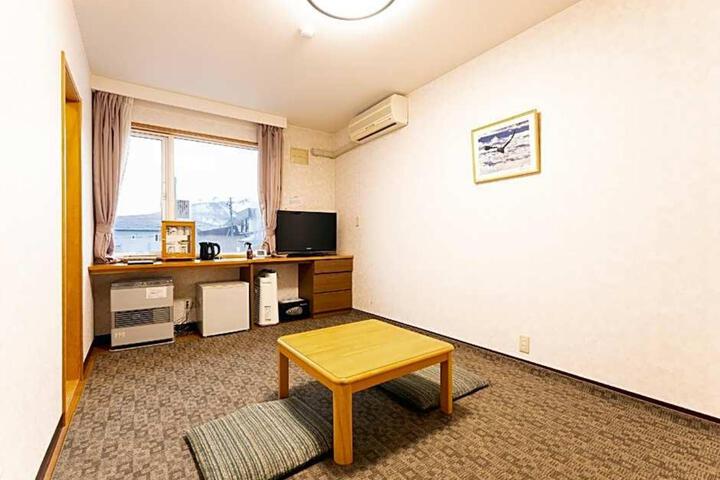 Room 6 of 26