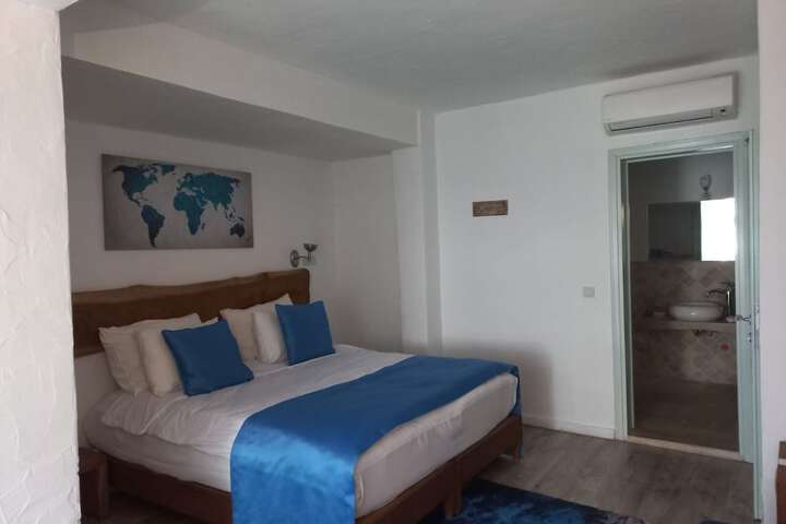 Room 27 of 137