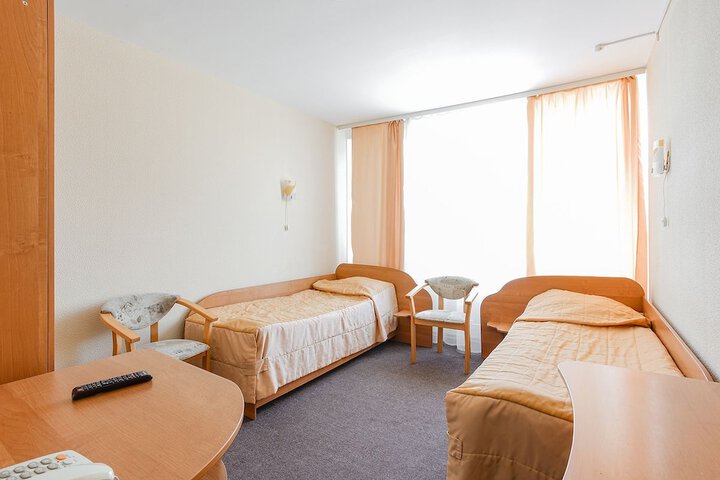 Room 13 of 93