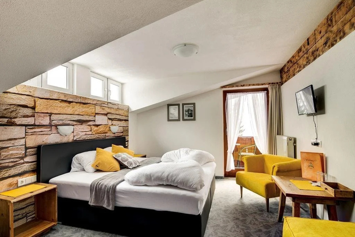 Room 2 of 17