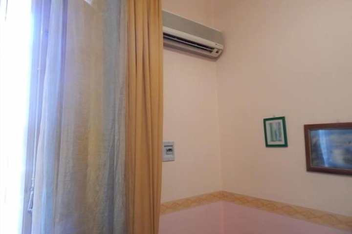 Room 12 of 22
