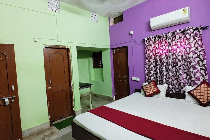 Room 6 of 12