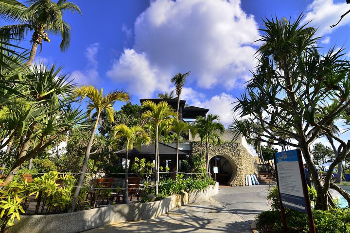 Hotel Exterior 211 of 217