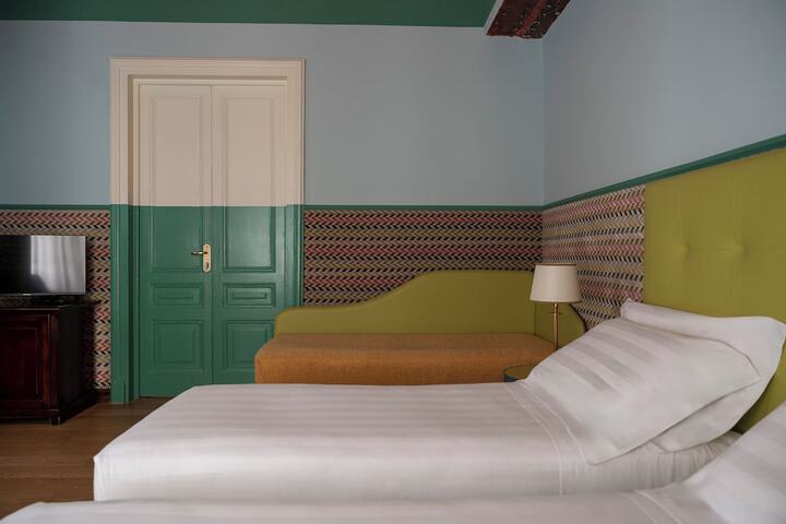 Room 49 of 92