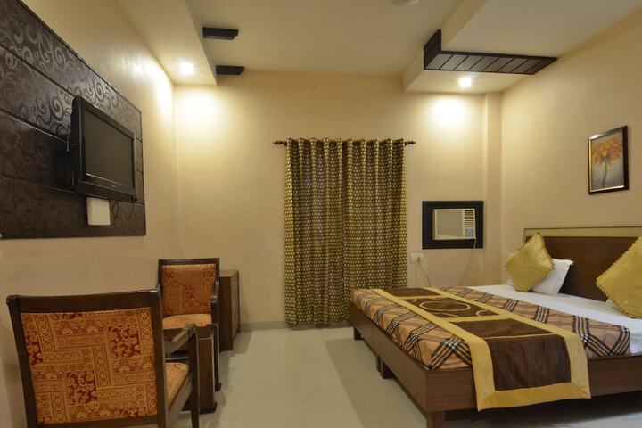 Room 6 of 31