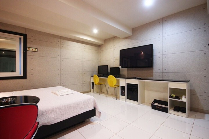 Room 31 of 33