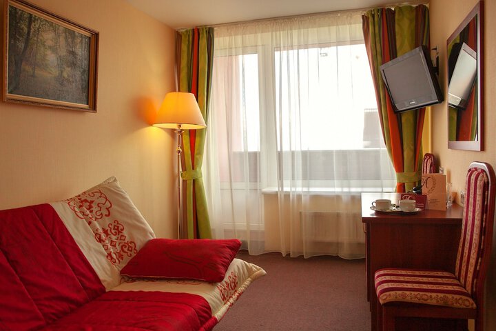 Room 4 of 28