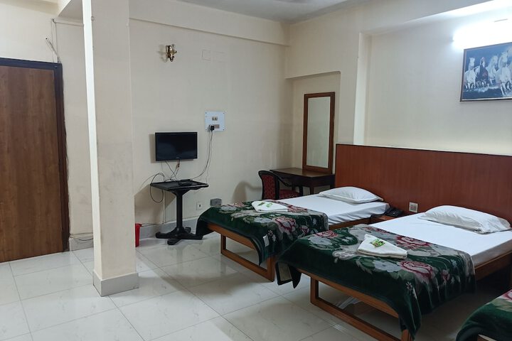 Room 15 of 37
