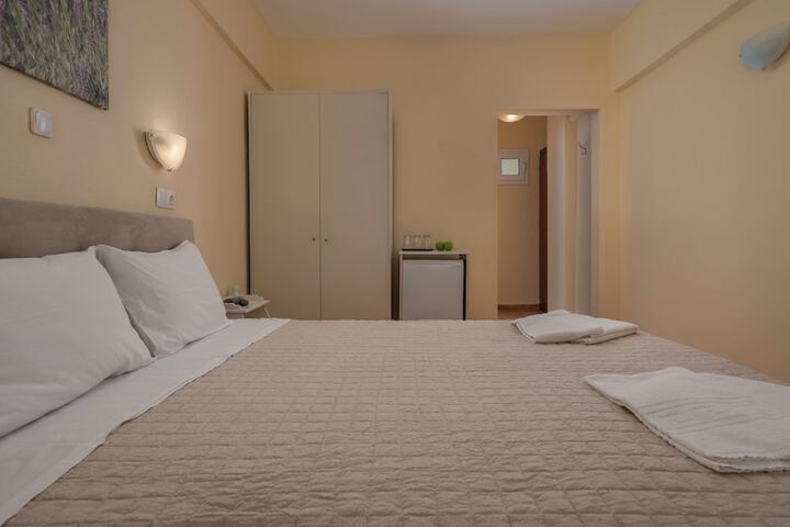 Room 11 of 38
