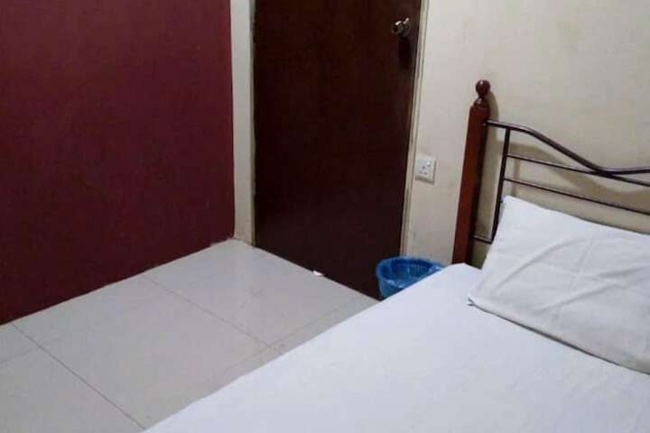 Room 10 of 28