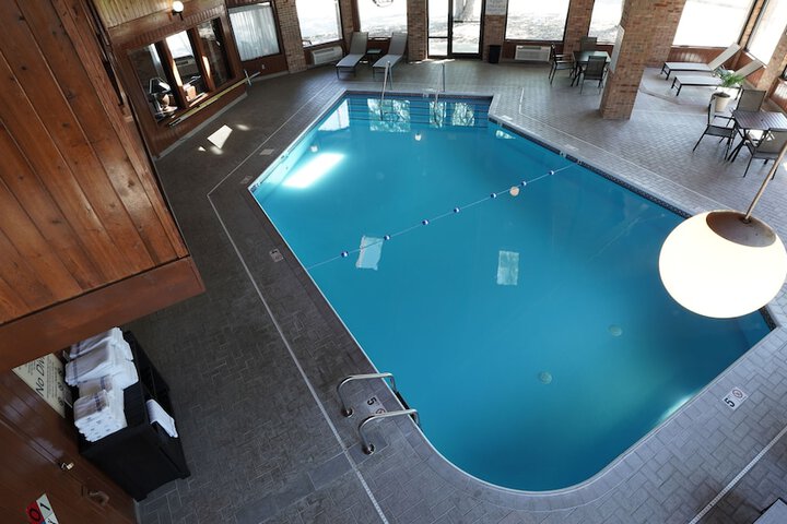 Pool 24 of 33