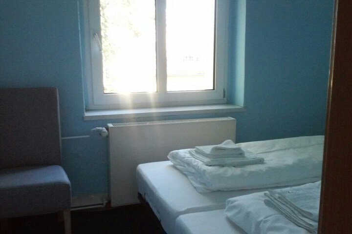 Room 13 of 37