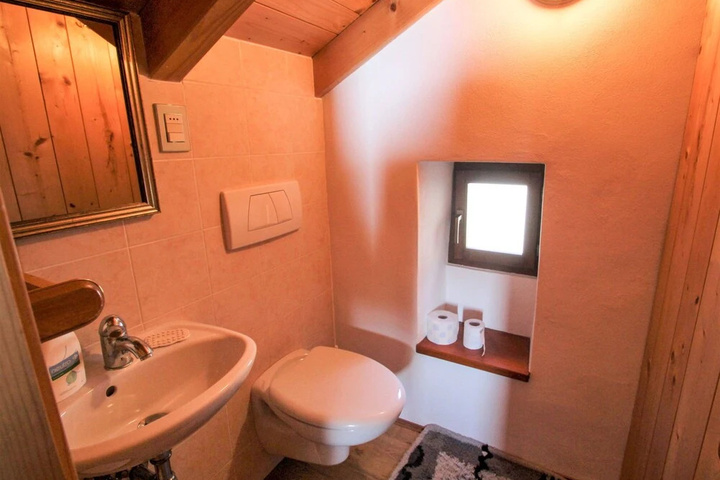 Room 8 of 14